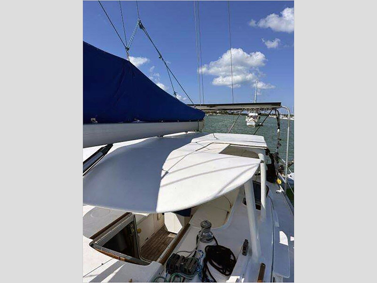 Buy a 40' Beneteau 1999 Center Cockpit at Shestakov Yacht Sales