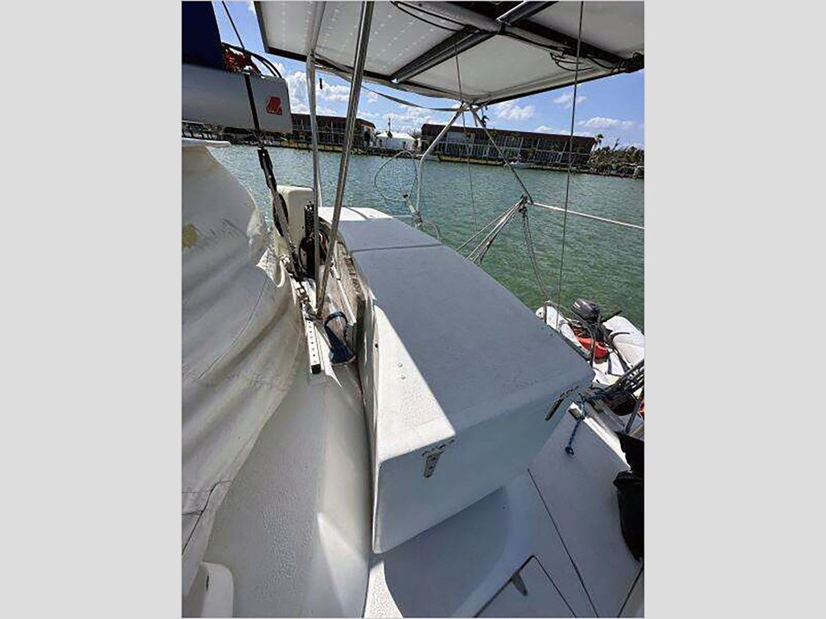 40' Beneteau 1999 Center Cockpit - Beneteau yacht sale