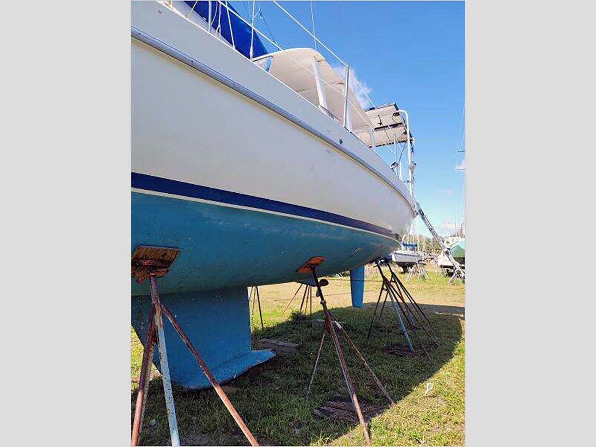 40' Beneteau 1999 Center Cockpit yacht sale