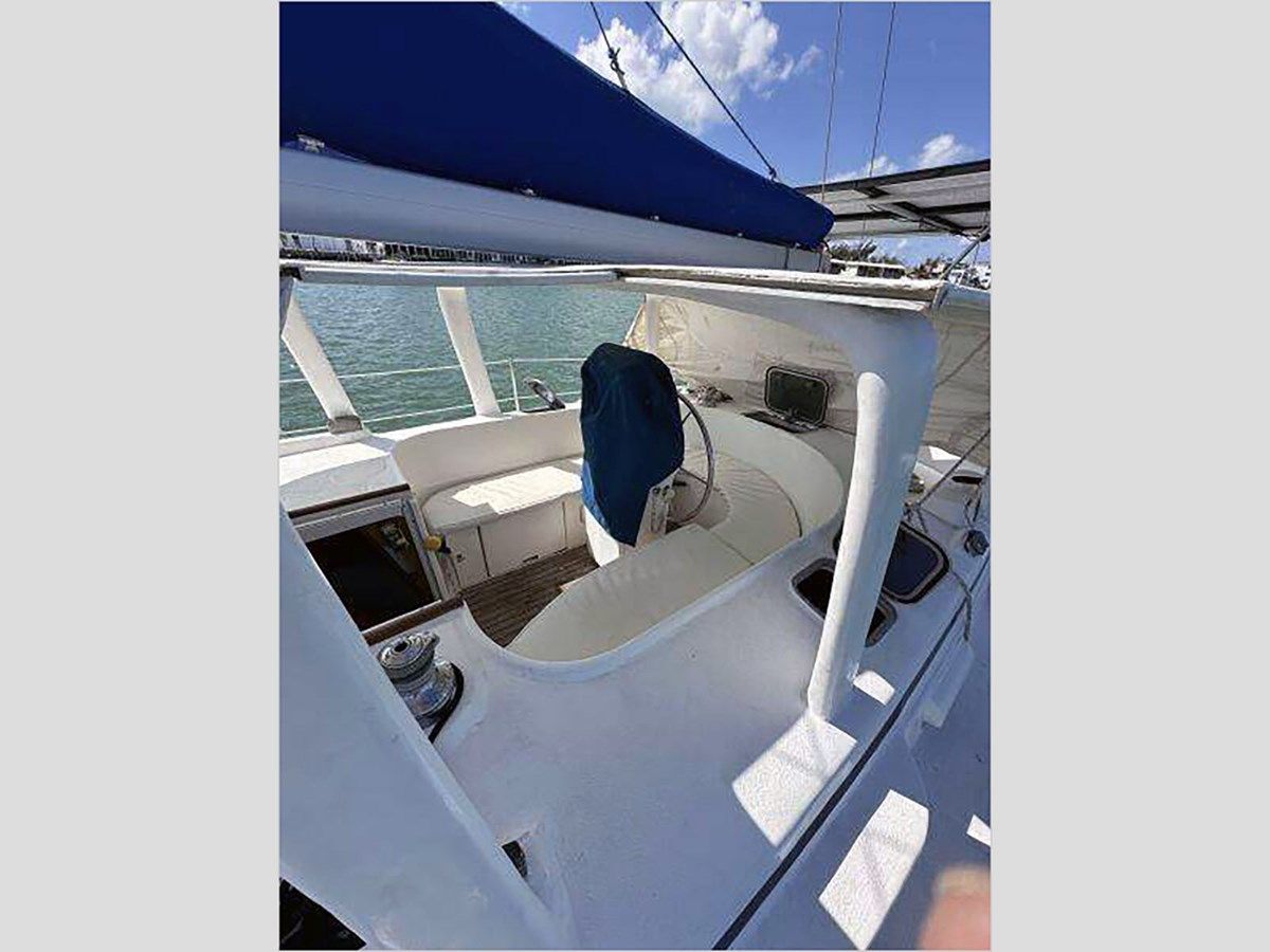 Buy a 40' Beneteau 1999 Center Cockpit - Beneteau at Shestakov Yacht Sales