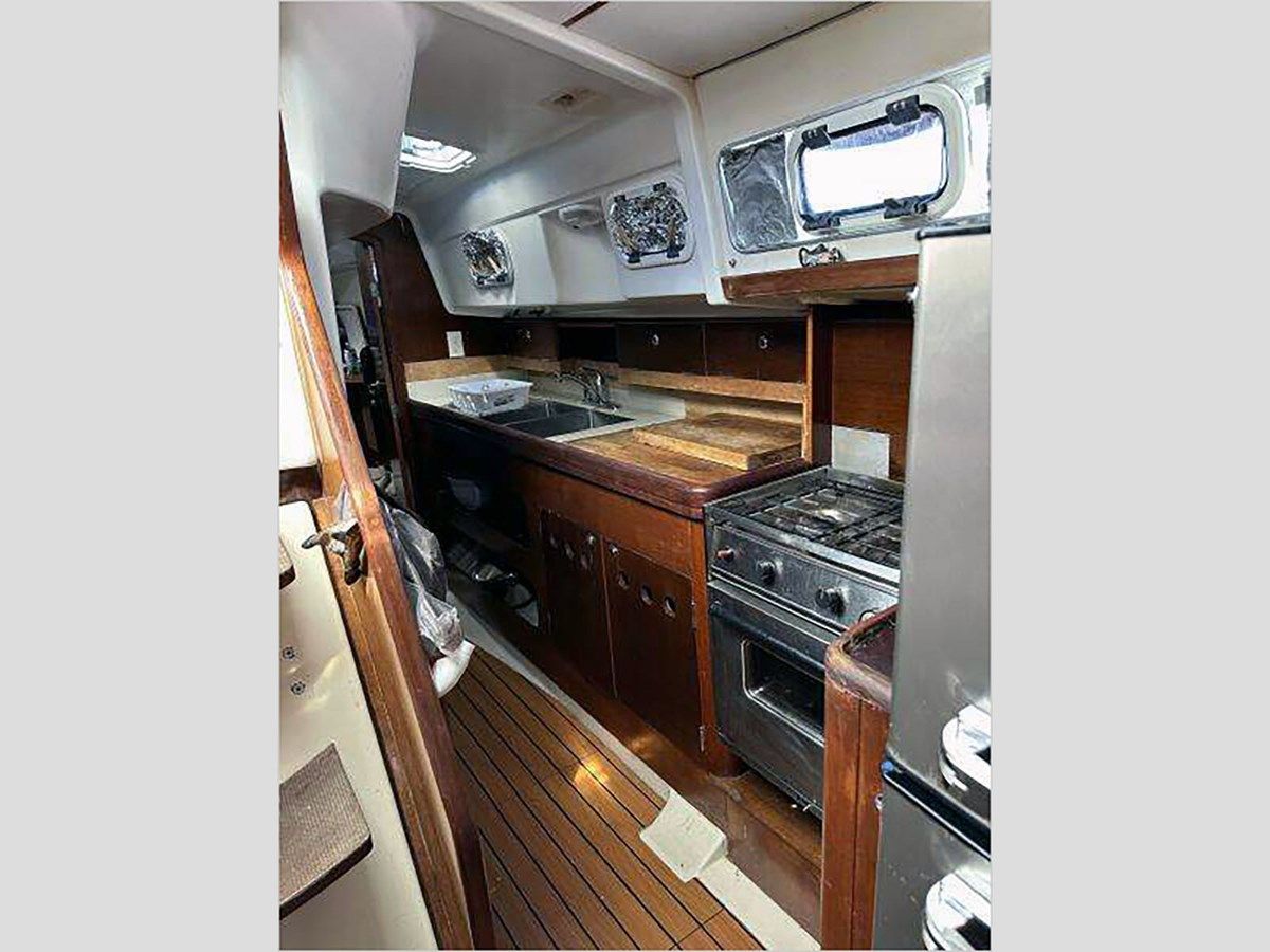 best yacht sales deals 40' Beneteau 1999 Center Cockpit - Beneteau