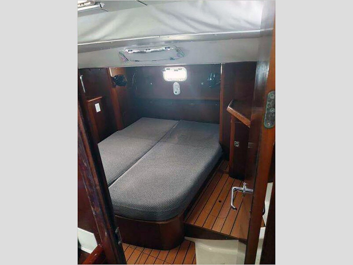 best yacht sales deals 40' Beneteau 1999 Center Cockpit 40