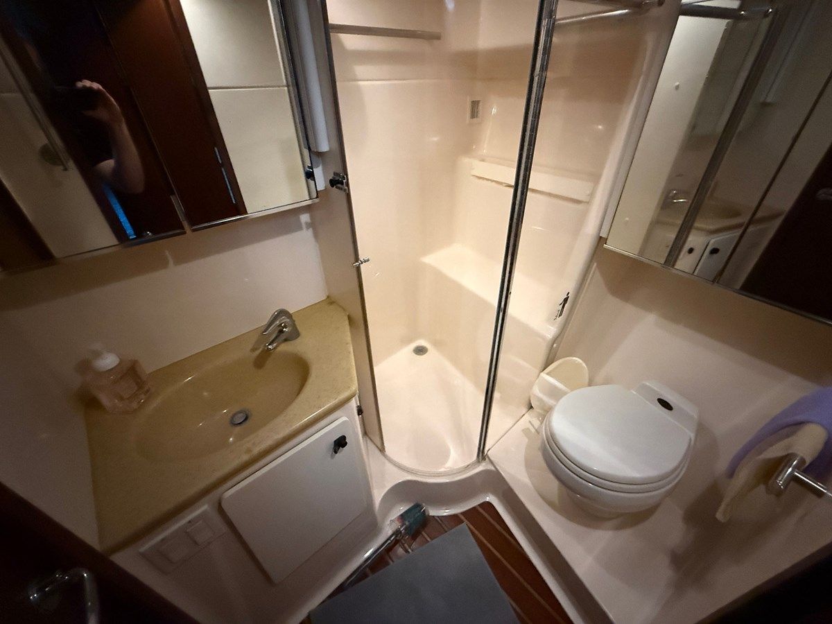 the best price on Bravant 2002