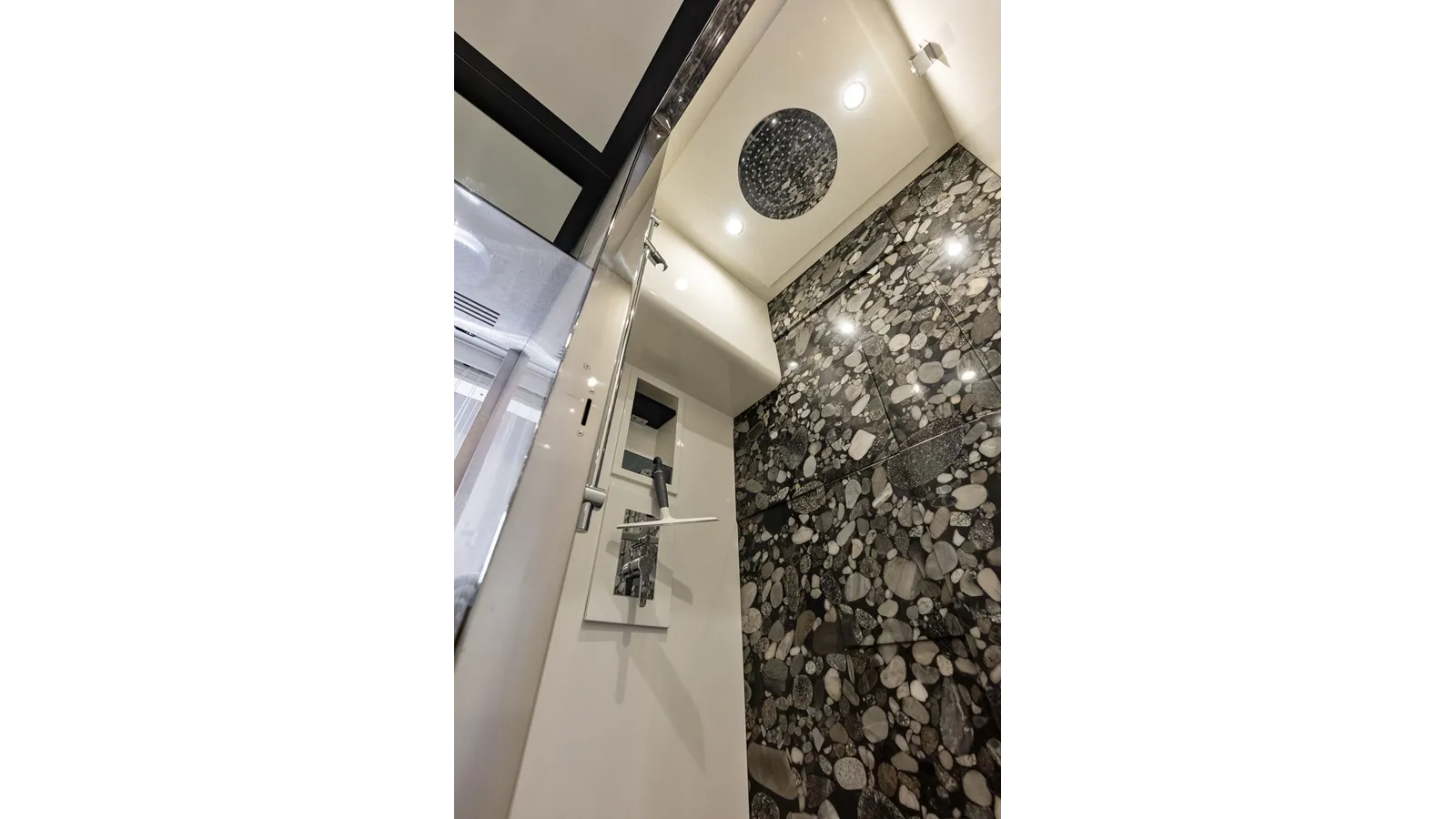 Buy a Satisfaction - Azimut Yachts at Shestakov Yacht Sales