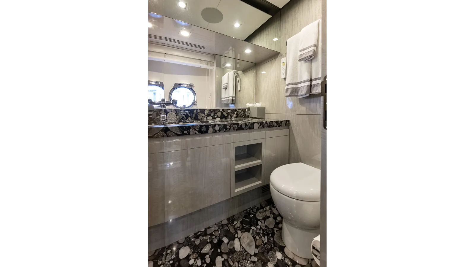 the best price on Satisfaction - Azimut Yachts