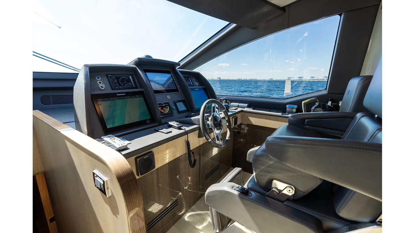 Buy a Satisfaction - Azimut Yachts at Shestakov Yacht Sales