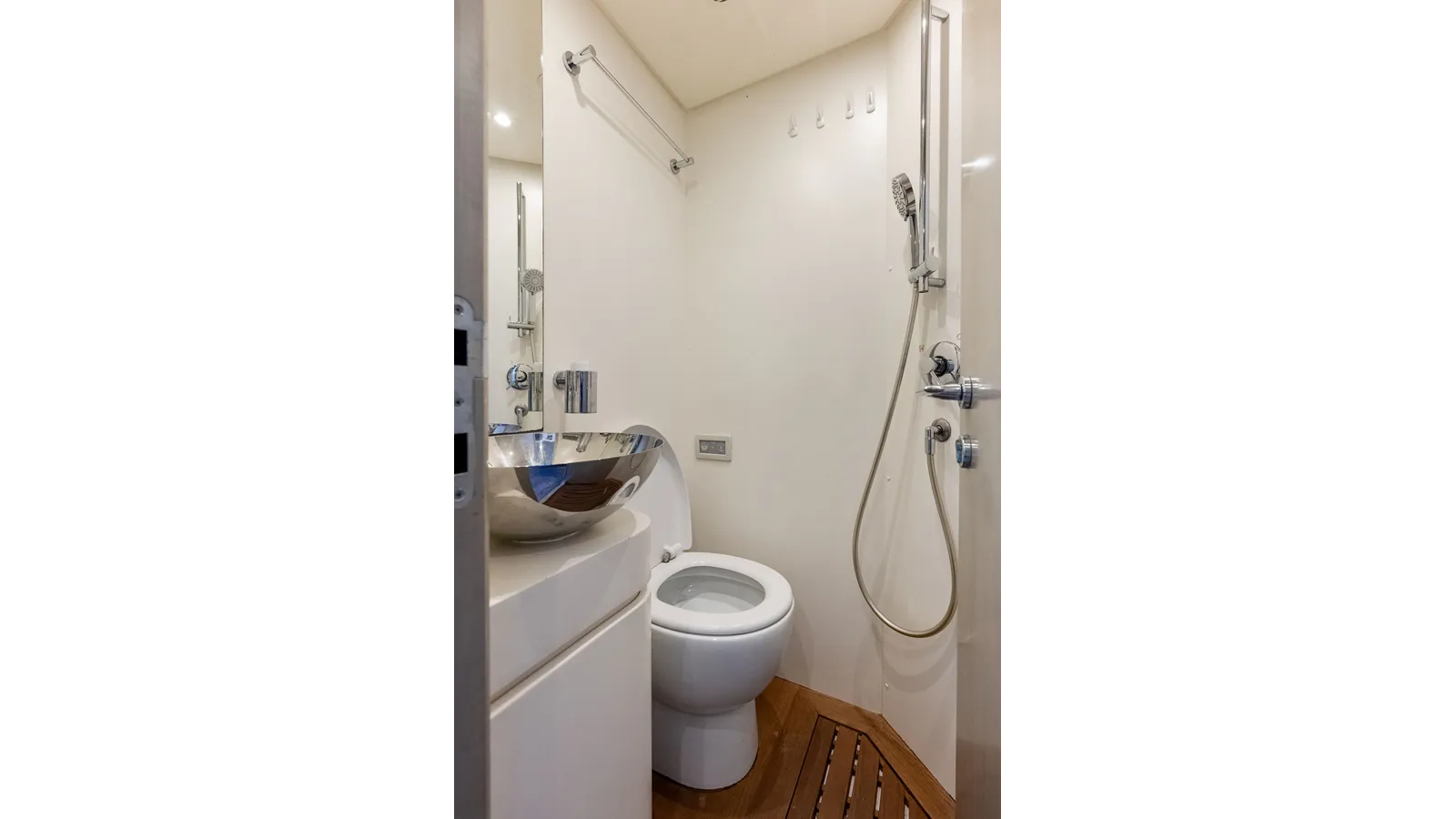 the best price on Satisfaction - Azimut Yachts