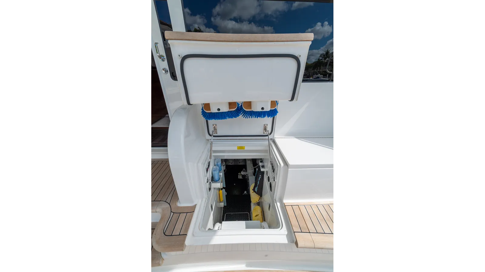 Купить DONE DIGGIN 48 Convertible