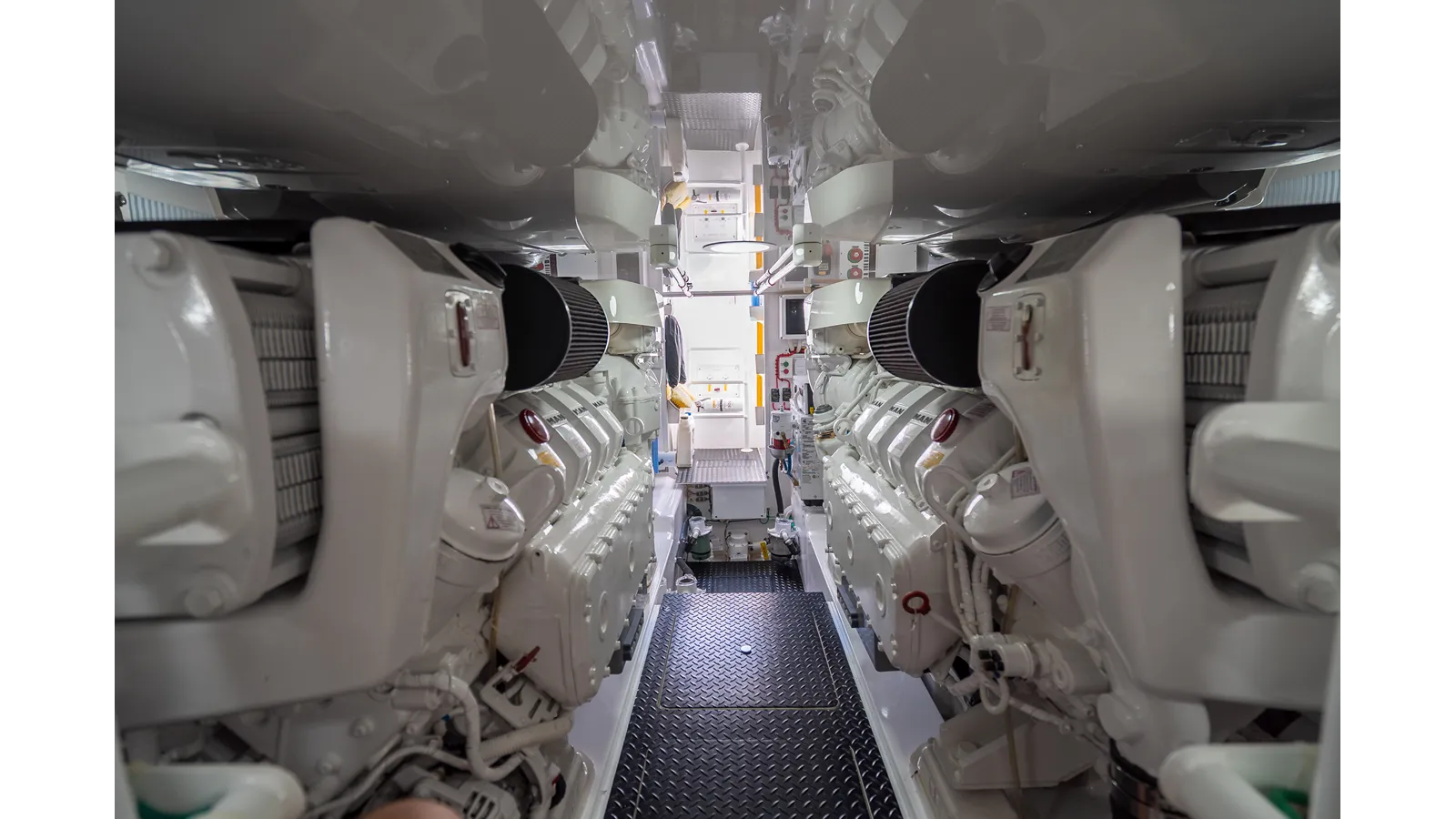 Купить яхту DONE DIGGIN - VIKING в Shestakov Yacht Sales