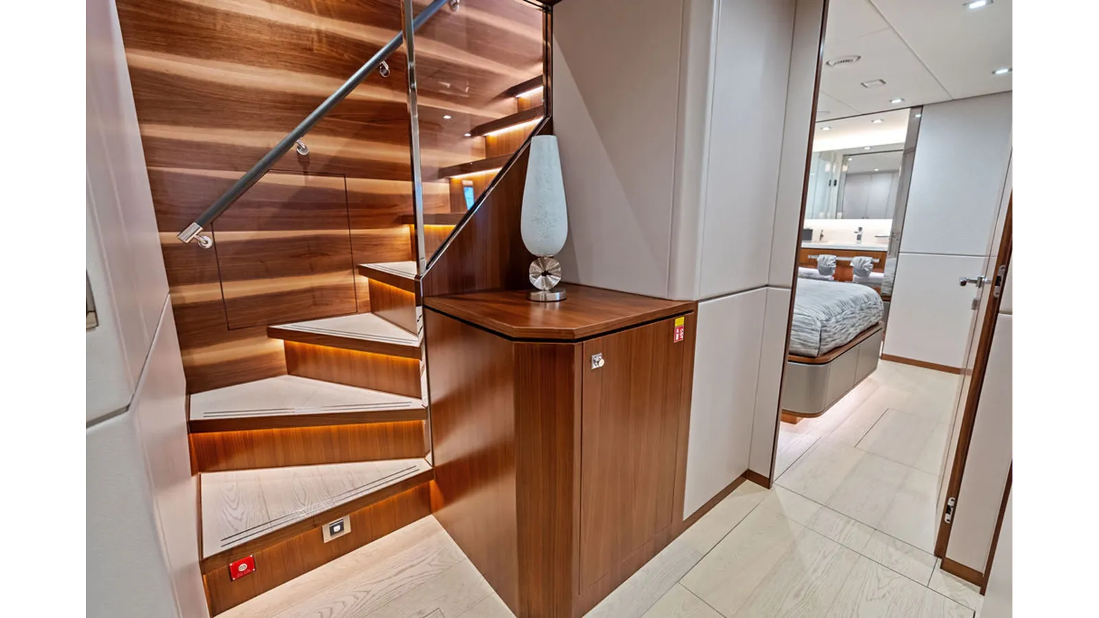 the best price on GENESIS - Horizon Yachts