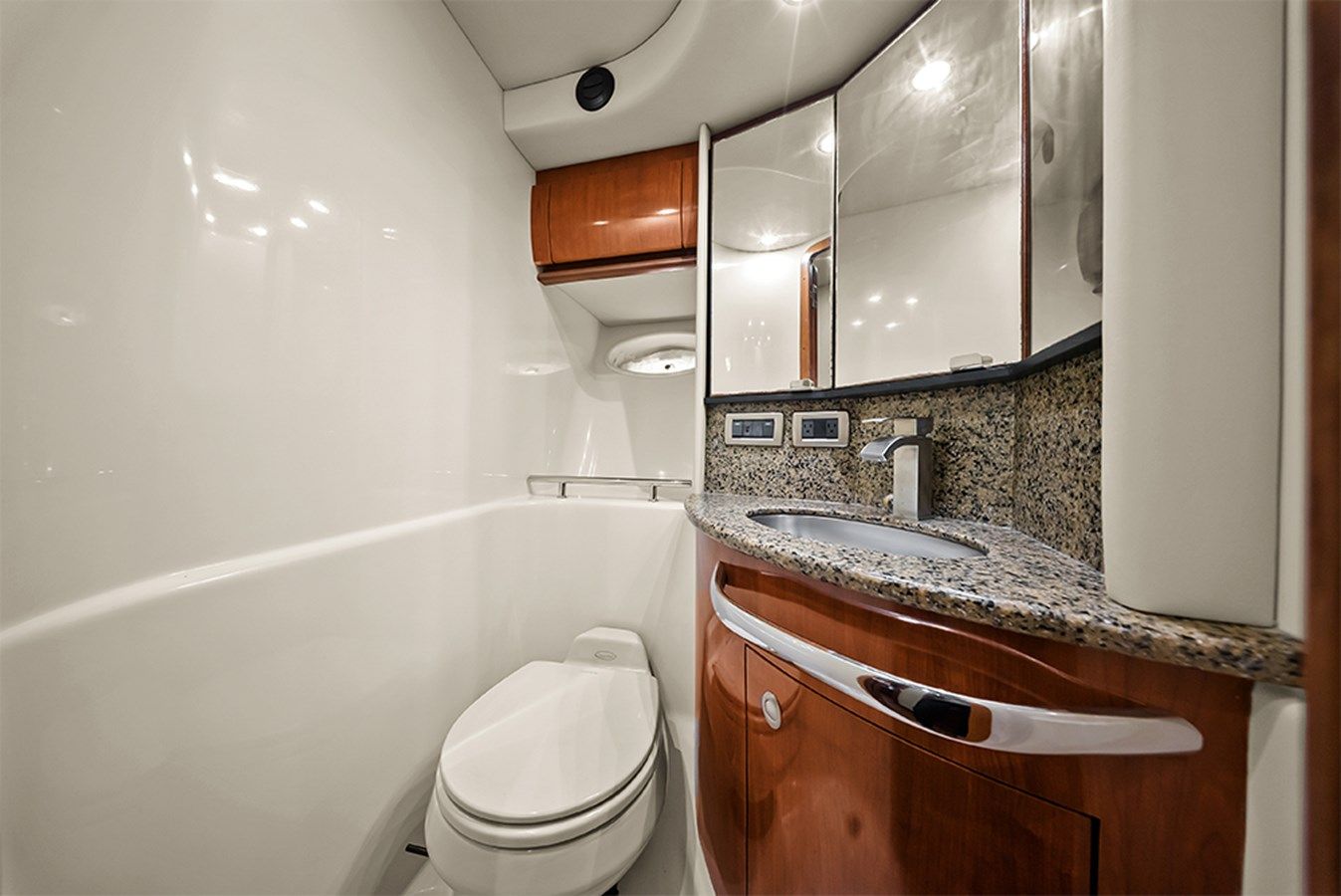 Купить яхту VOODOO KREWE - SEA RAY в Shestakov Yacht Sales