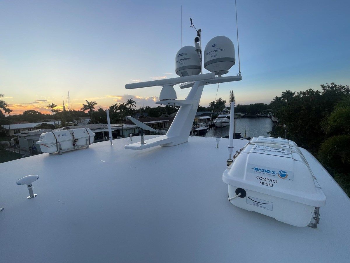 the best price on B HAPPY 2004