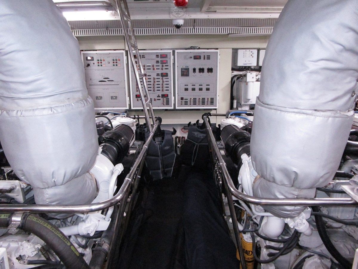 best yacht sales deals B HAPPY 2004