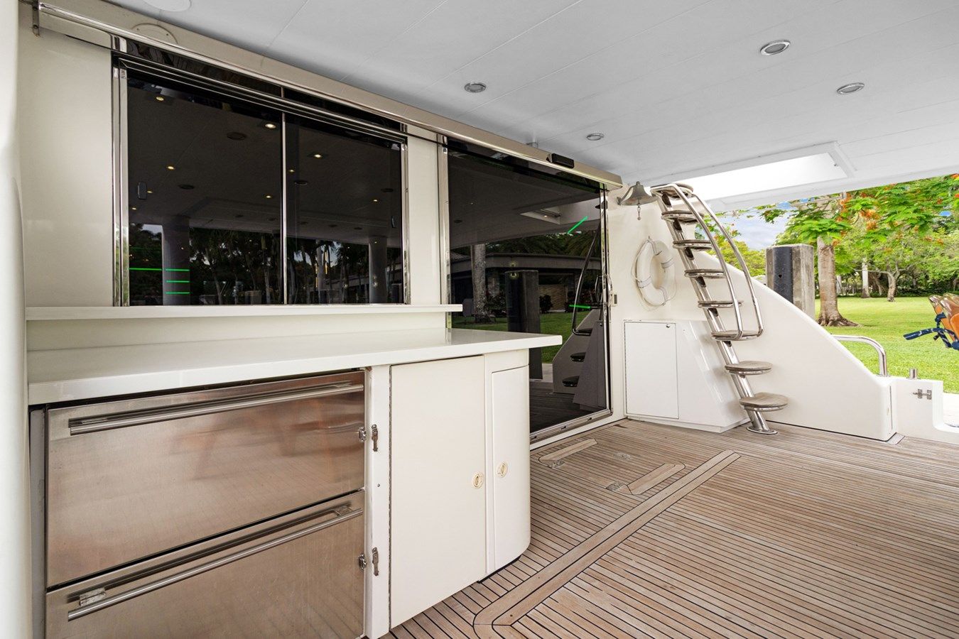 Buy a yacht OSSUM DREAM Capri Skylounge