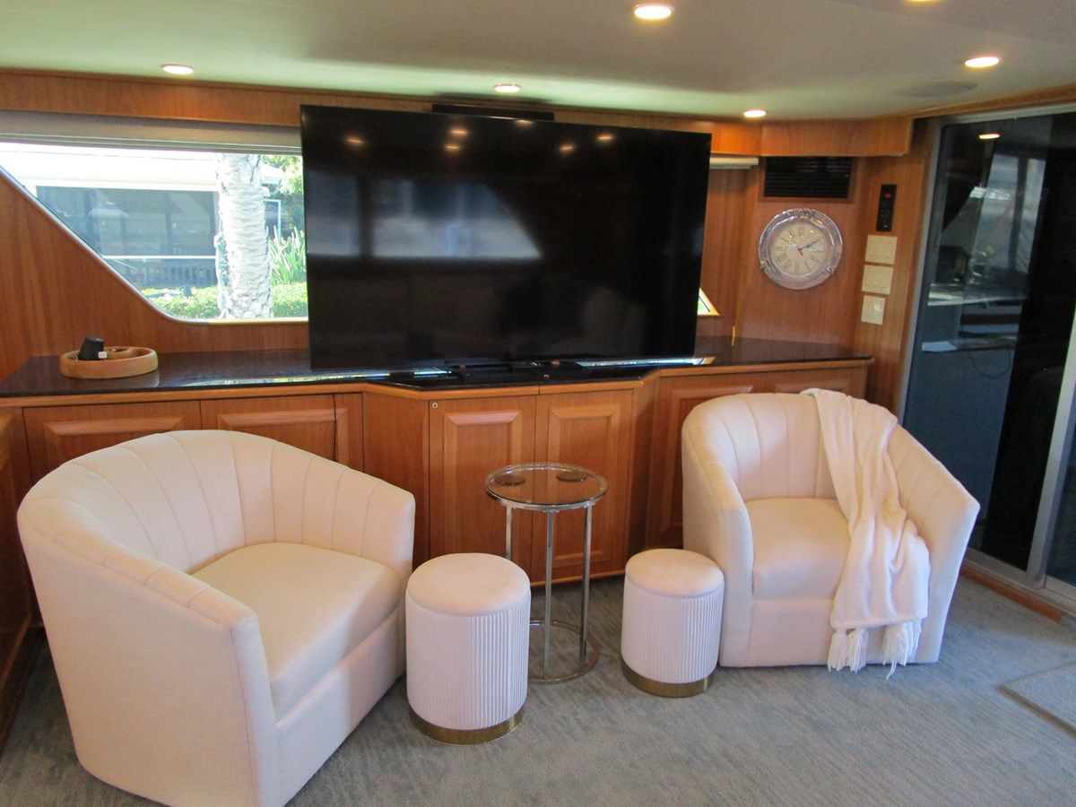 Лучшая цена на SHEPSL X Flushdeck with Flybridge