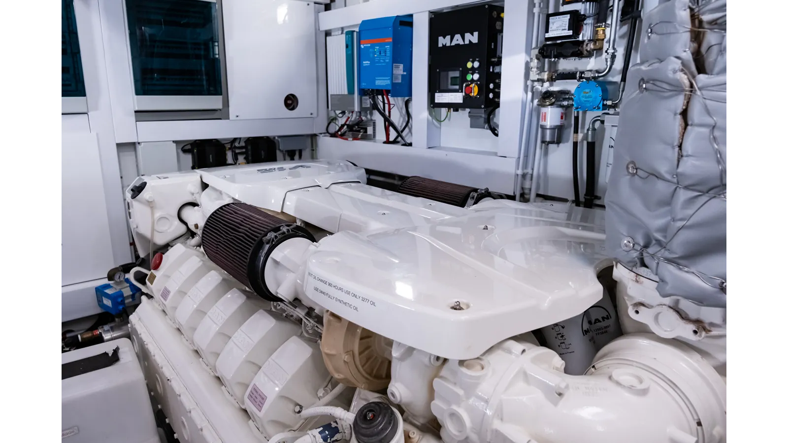 Buy a yacht Chinonino