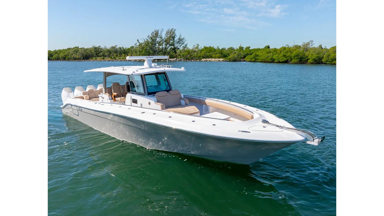 the best price on 42 Lujo