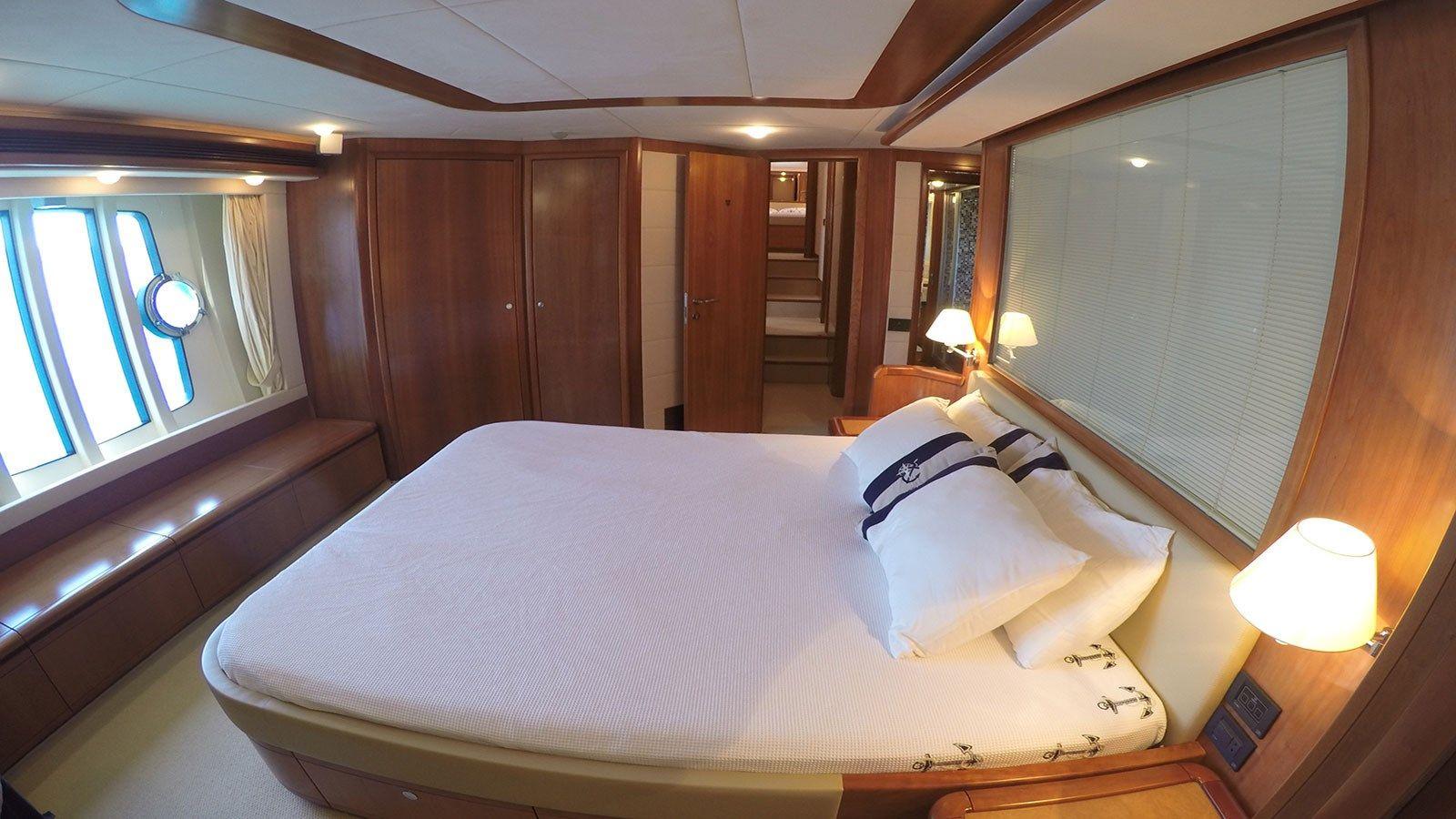 Buy a yacht QUIT 2005