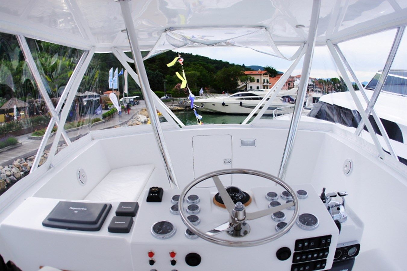 Продажа яхты OHANA - Hatteras