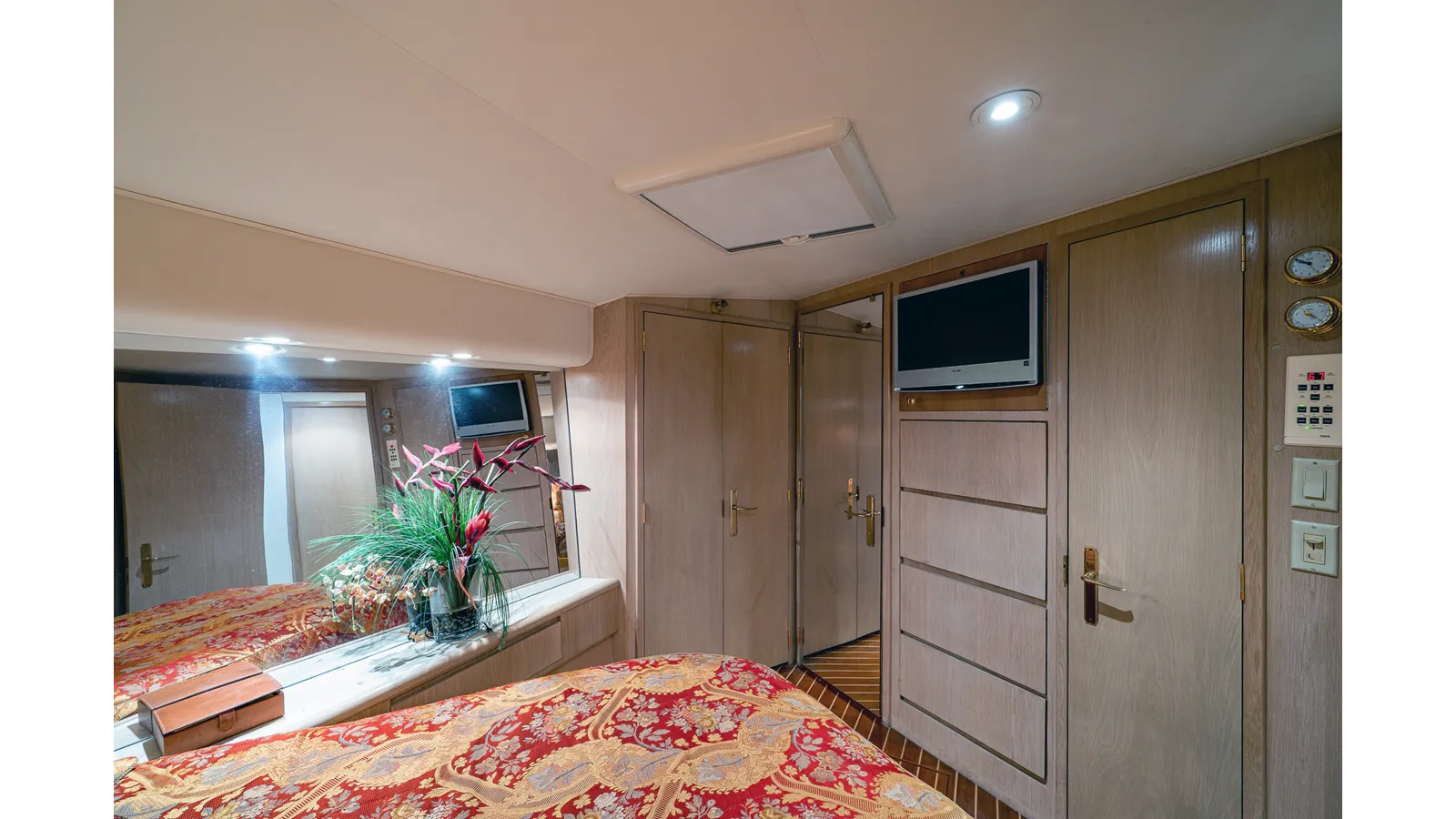 ENCHANTRESS 65 Convertible