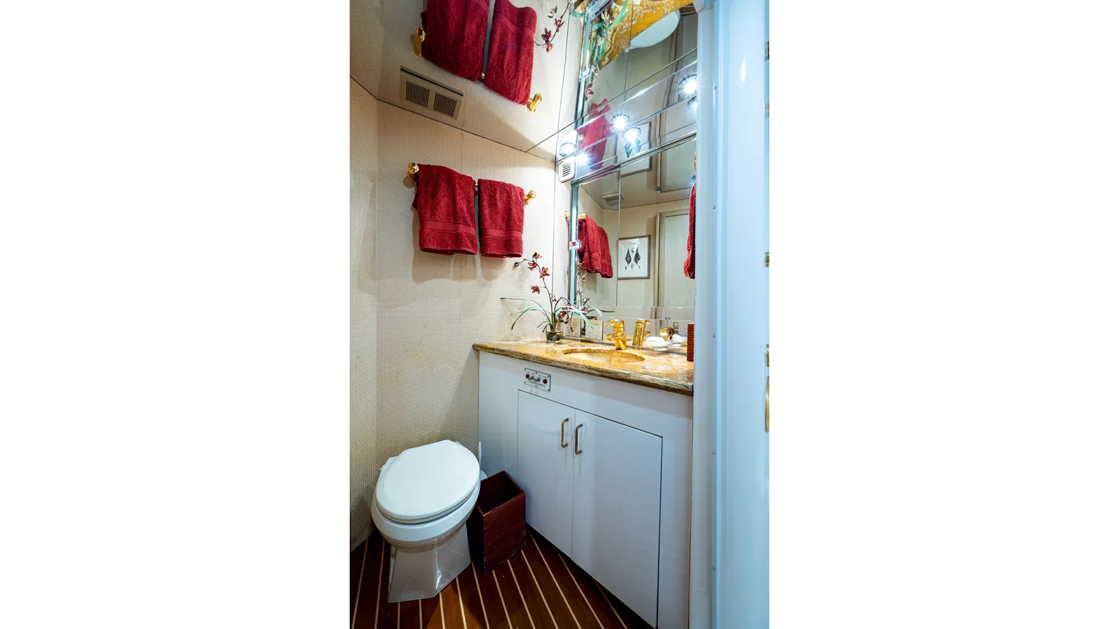 ENCHANTRESS 65 Convertible yacht sale