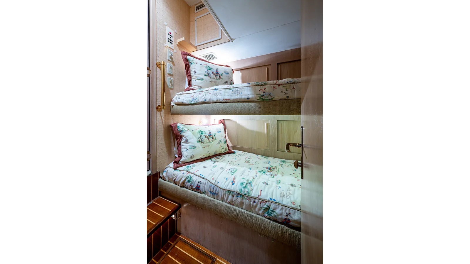 the best price on ENCHANTRESS