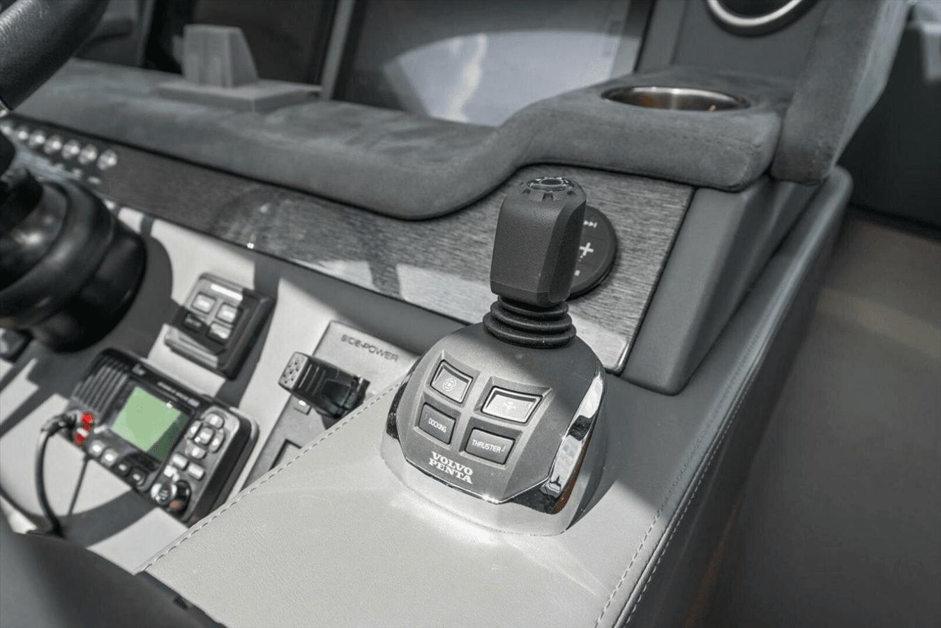 the best price on MISS SIP 5400 Sport Yacht