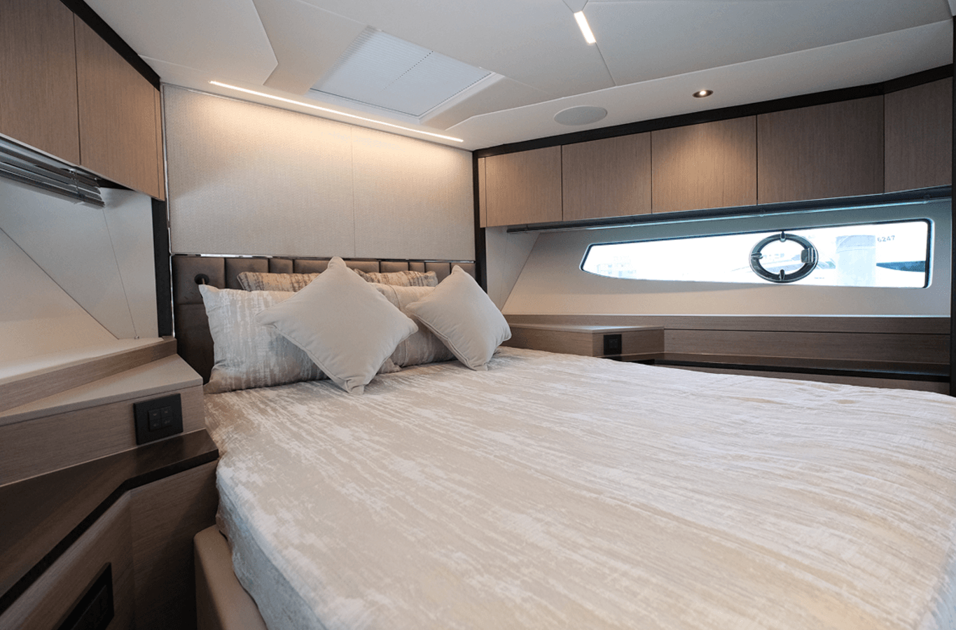 2025 SUNSEEKER MANHATTAN 68  IMMEDIATE DELIVERY  DUBAI - Sunseeker