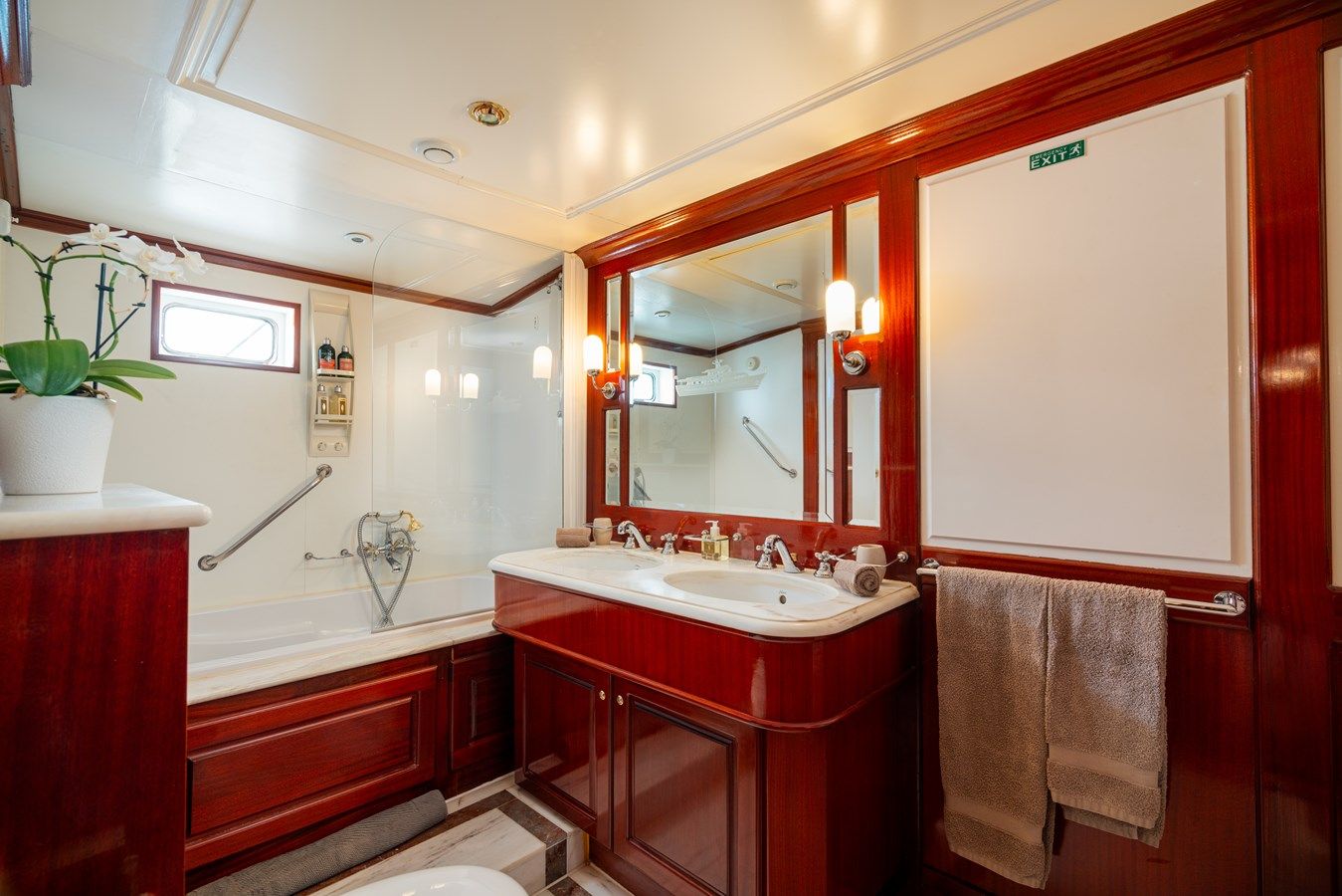 Продажа яхты SEA LIION 124