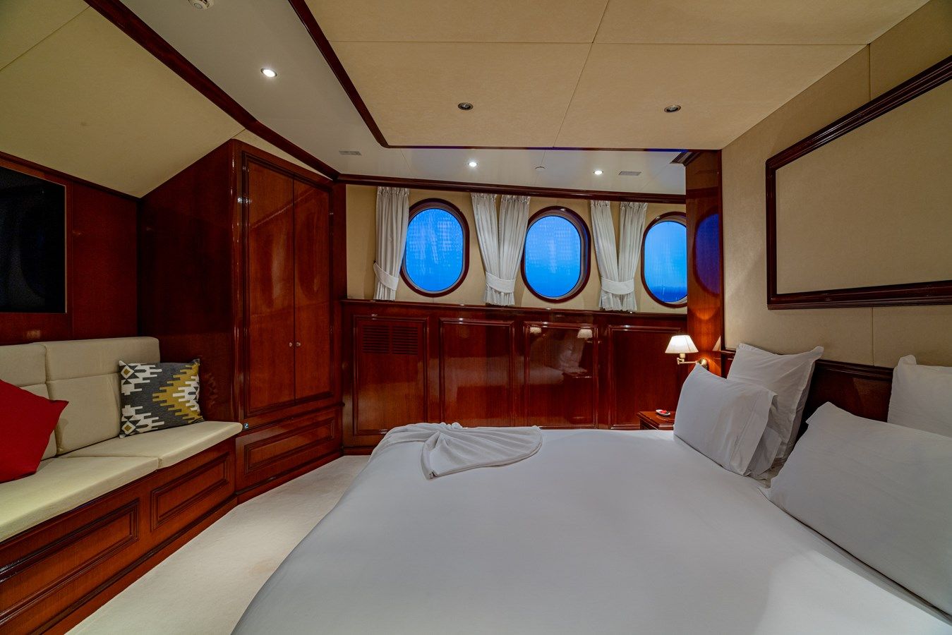 Купить яхту SEA LIION 124 в Shestakov Yacht Sales
