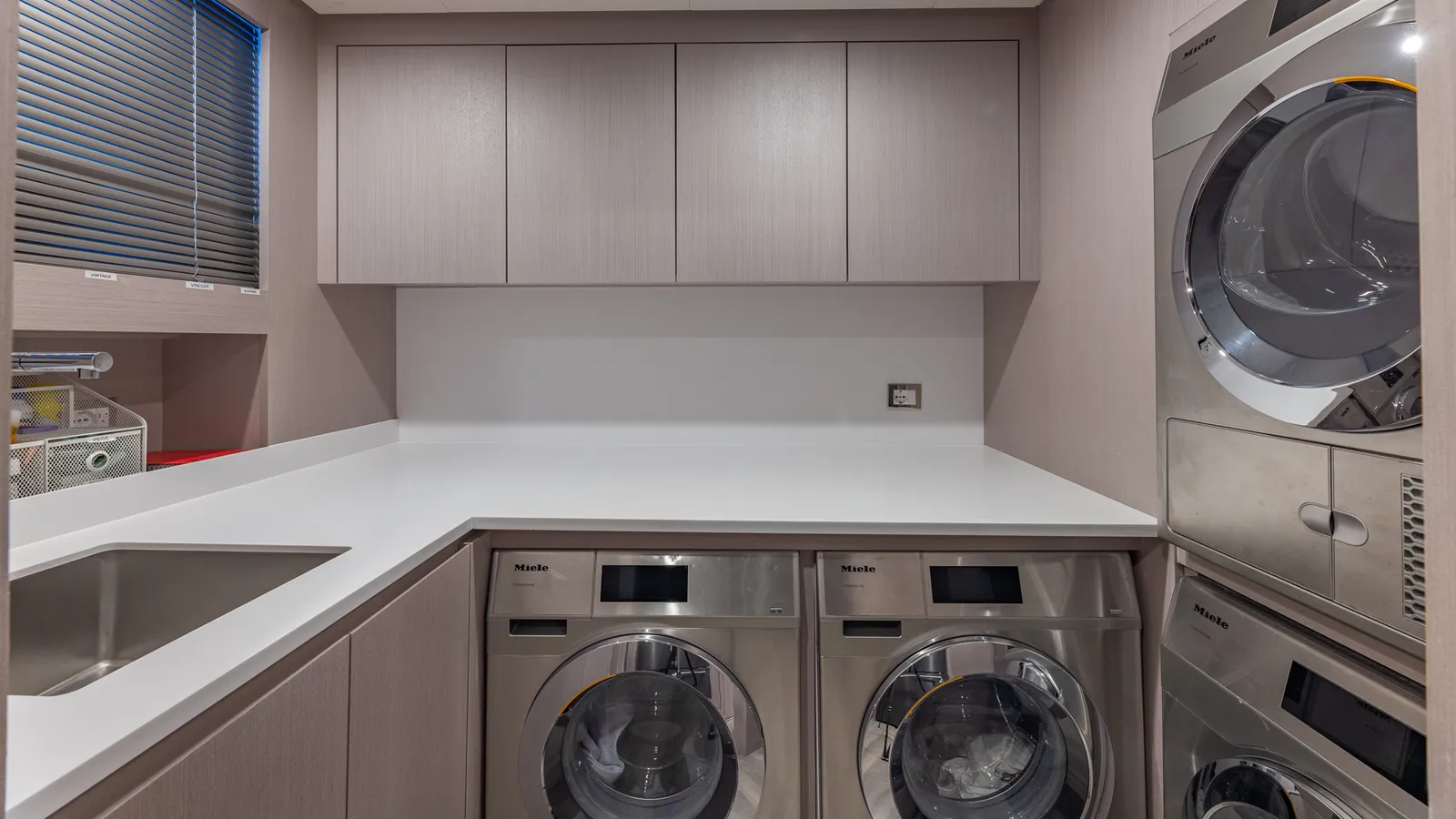 the best price on GIOIA 141