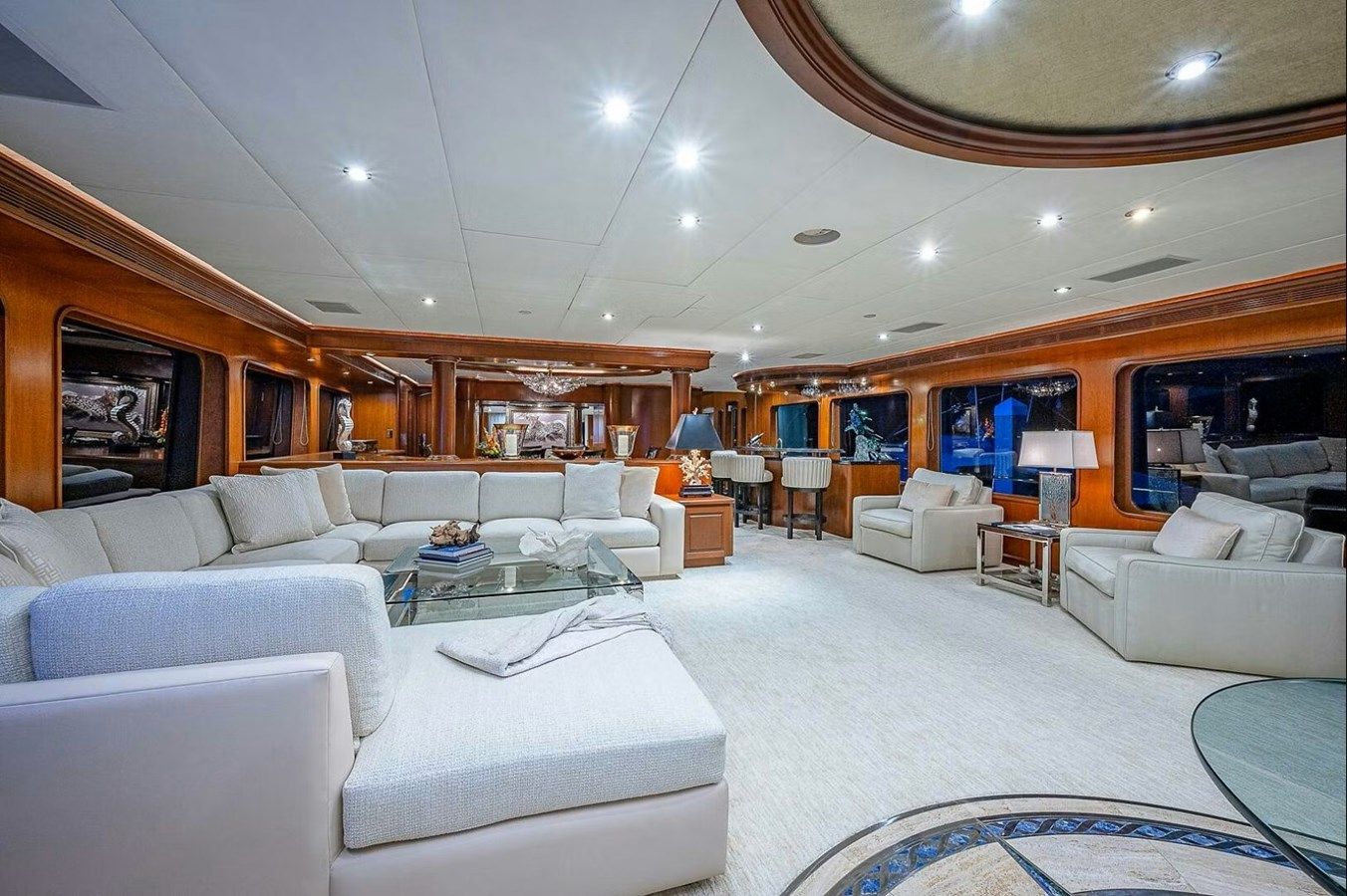 LA SIRENA Raised Pilothouse