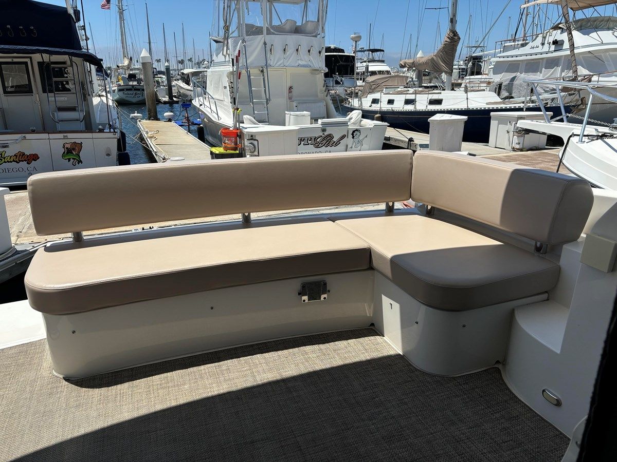 Buy a yacht Aqueous Solution 35