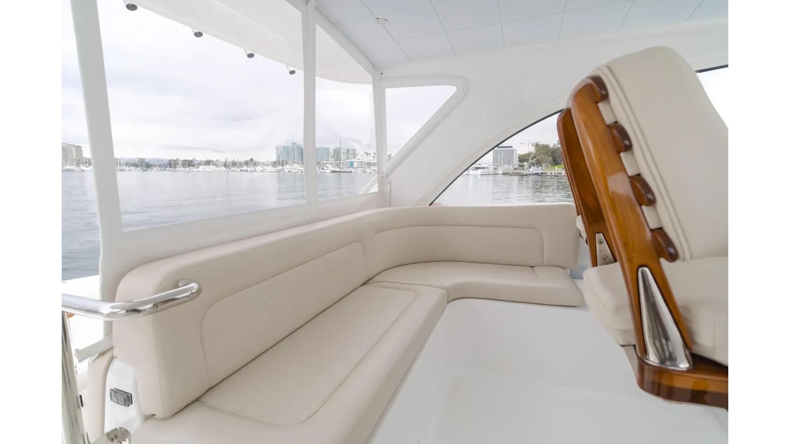 the best price on Commodore Two - MAG BAY YACHTS