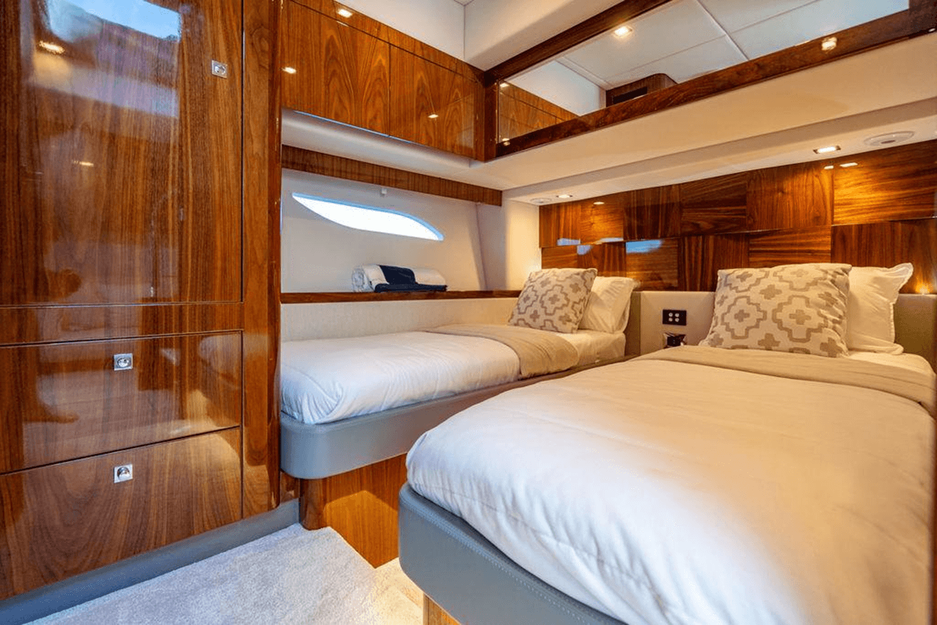 Купить яхту Bald Eagle - Riviera в Shestakov Yacht Sales