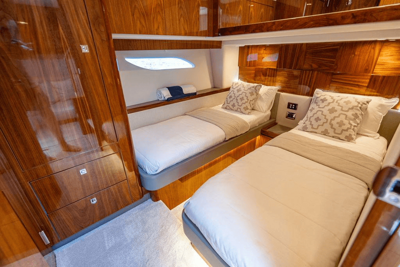 Лучшая цена на Bald Eagle 6000 Sport Yacht