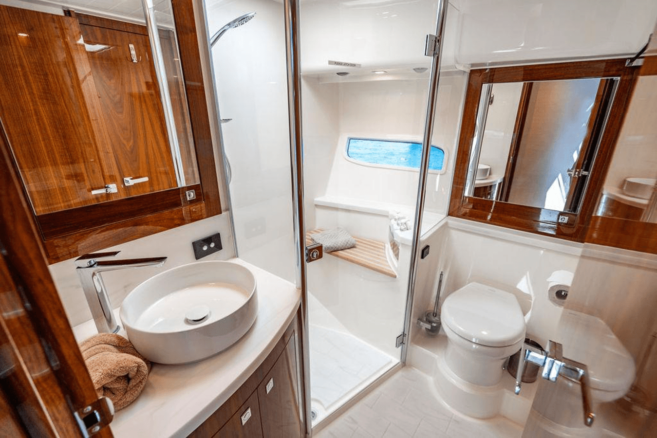 Купить яхту Bald Eagle - Riviera в Shestakov Yacht Sales