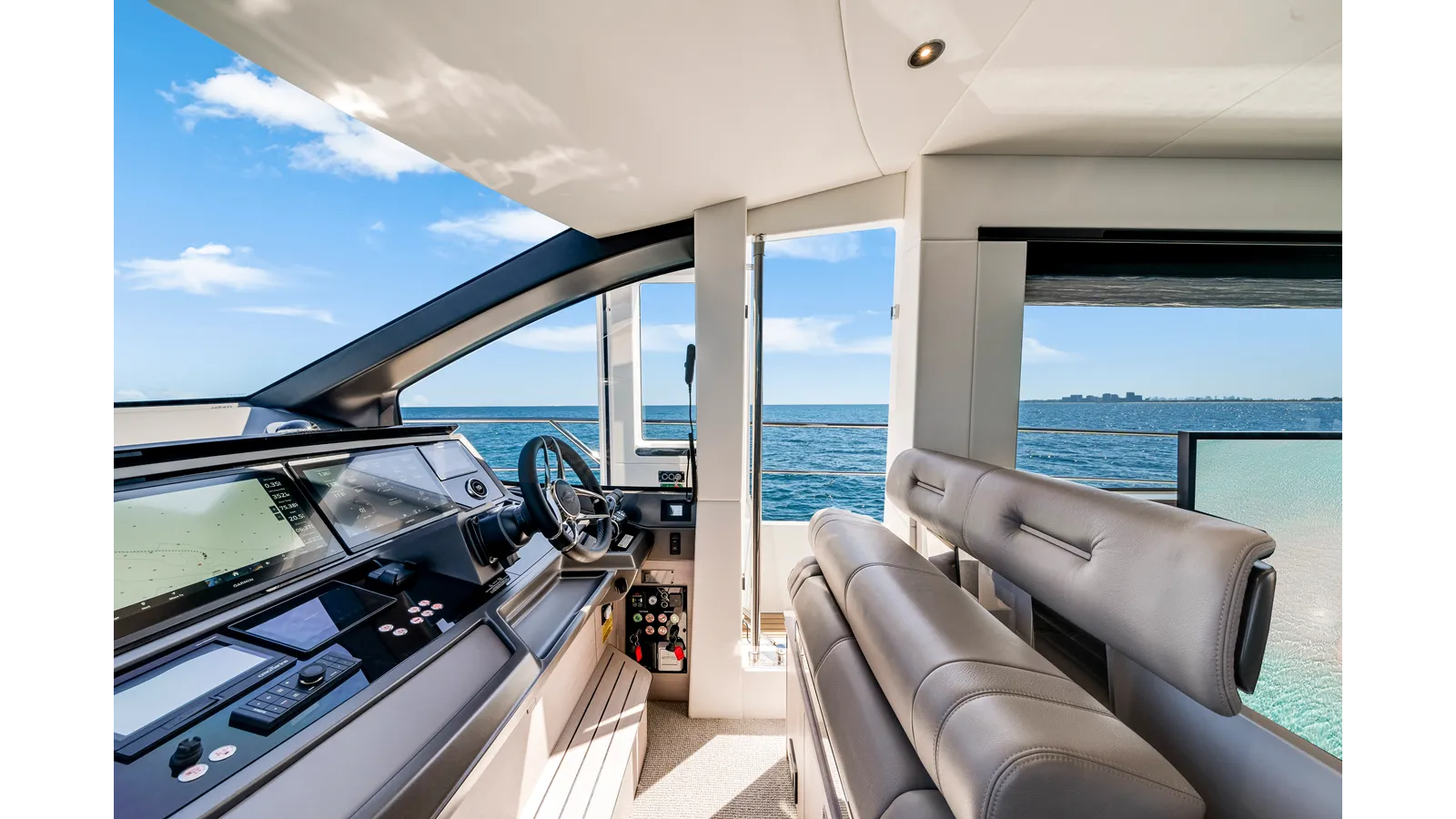 Купить MANHATTAN 68 - Sunseeker