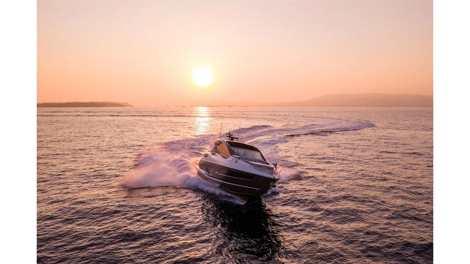 PREDATOR 55 - Sunseeker yacht sale