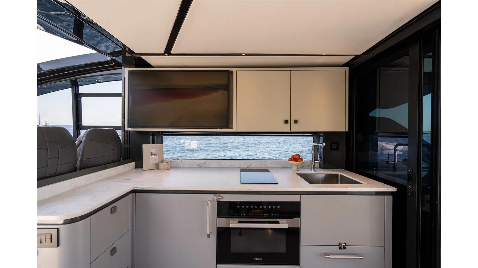 Buy a yacht PREDATOR 55 - Sunseeker