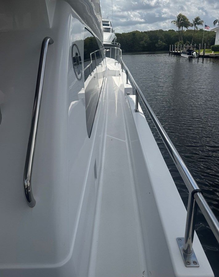 Купить SHORE GIRL Enclosed Skylounge