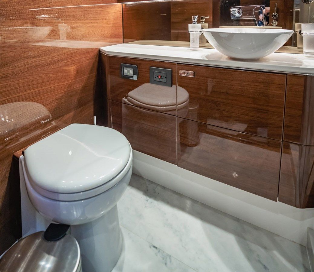 Buy a yacht Endeavor