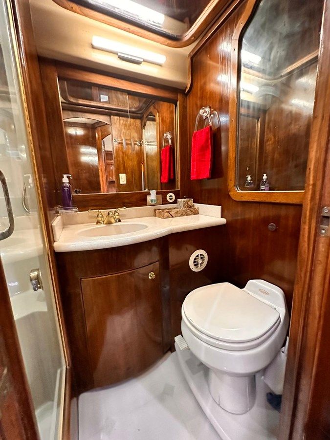 Buy a yacht Navigator Californian Veneti 2002