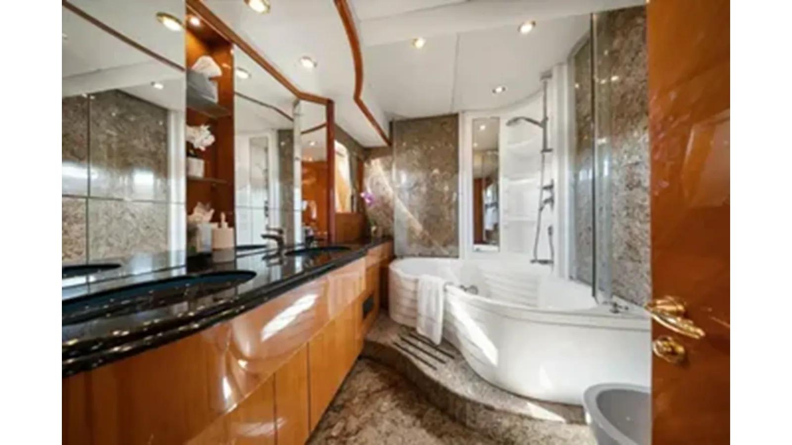 VANGUARD - Sunseeker yacht sale