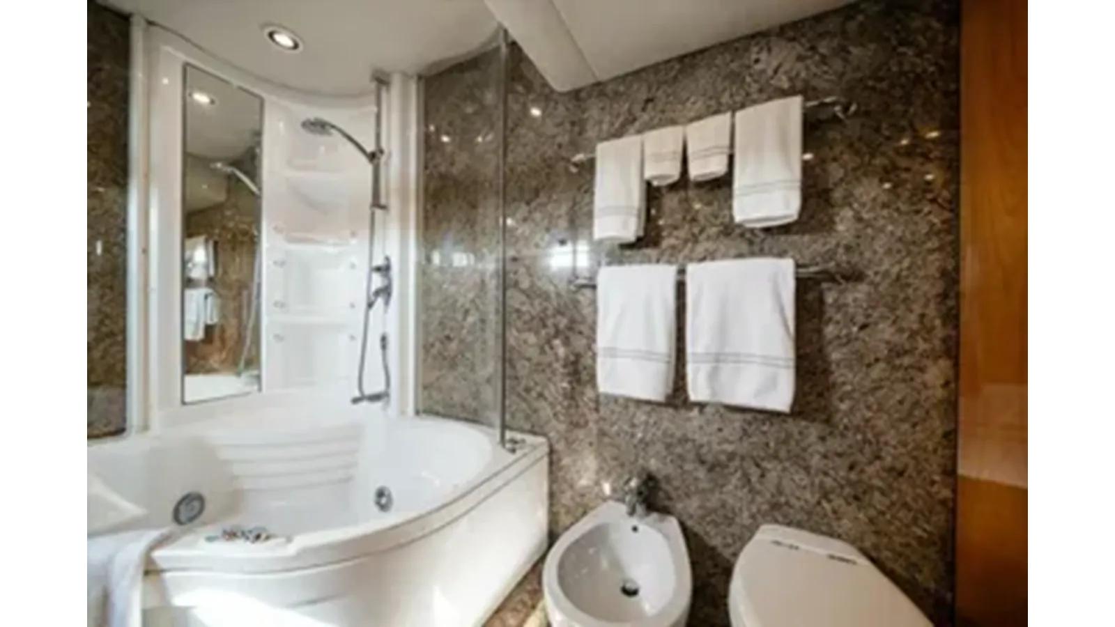 VANGUARD 82 Yacht price