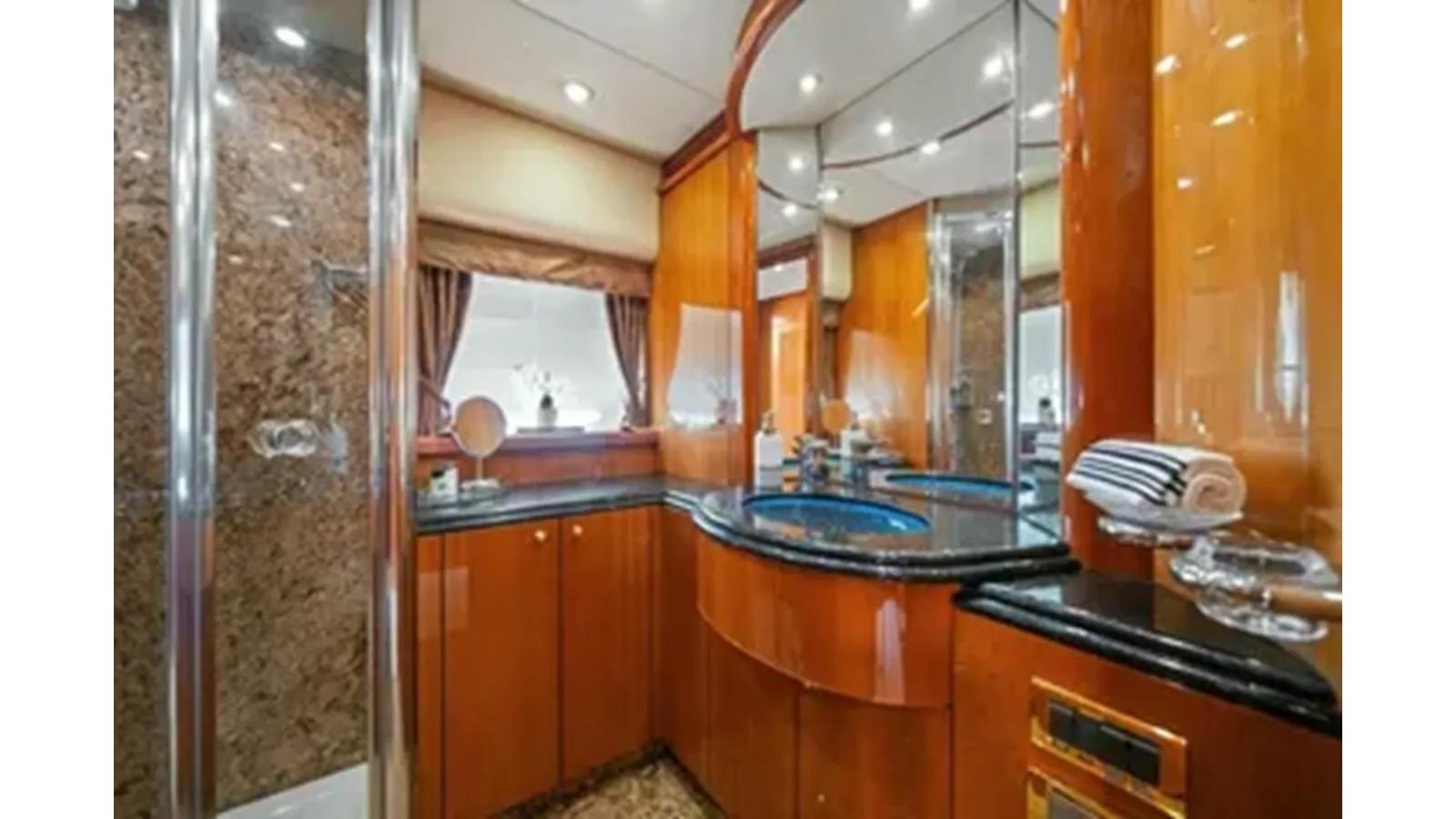 VANGUARD - Sunseeker yacht sale