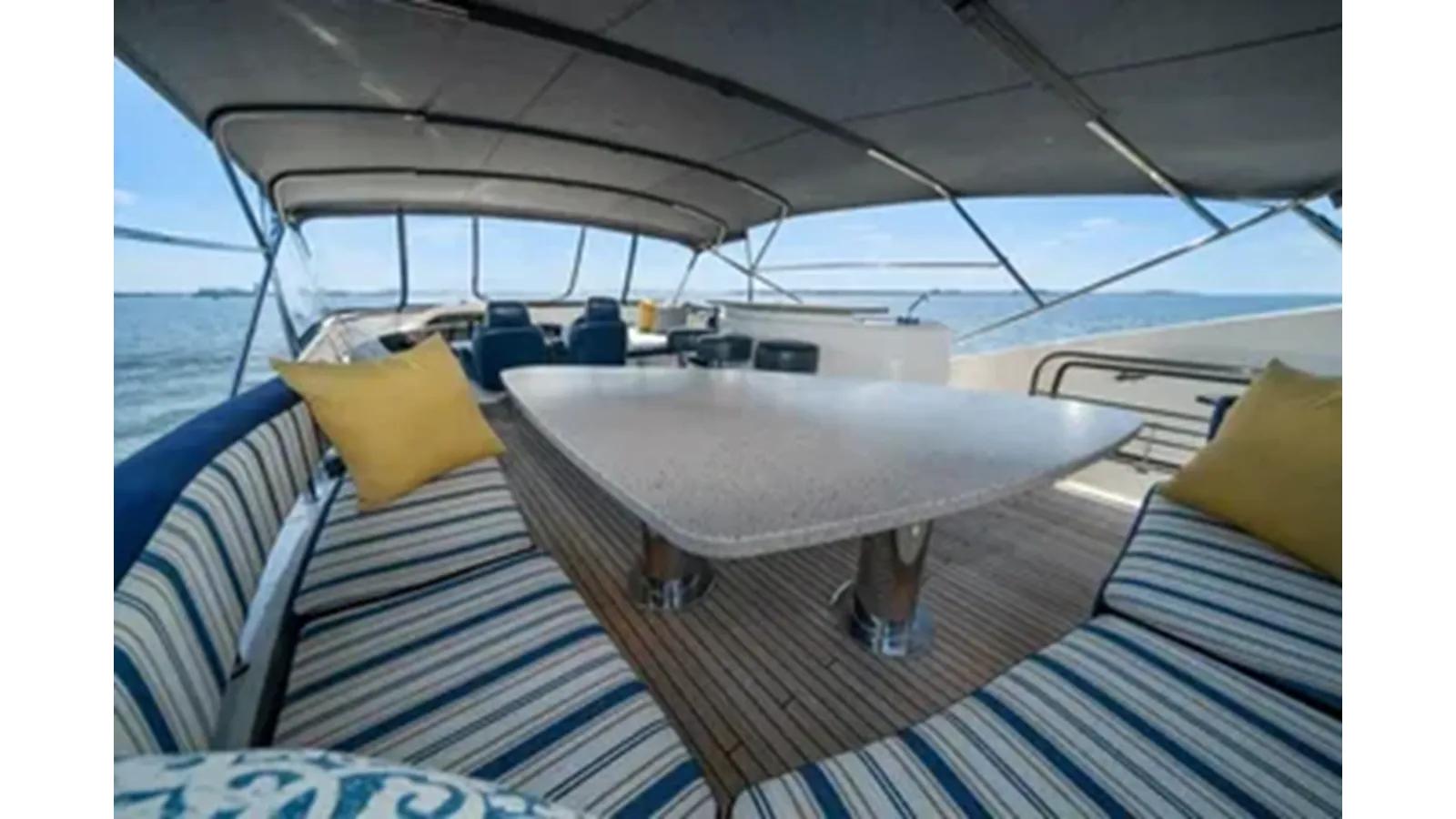 Buy a yacht VANGUARD 82