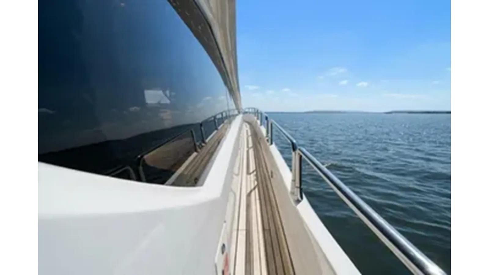 Buy a yacht VANGUARD 82 Yacht