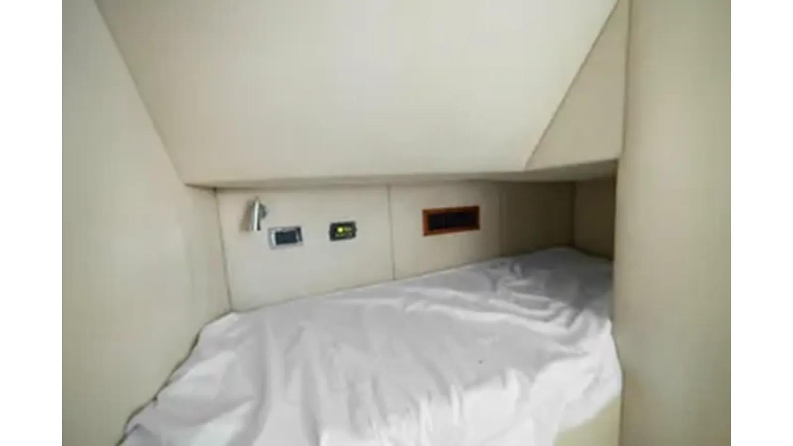 Buy a yacht VANGUARD - Sunseeker