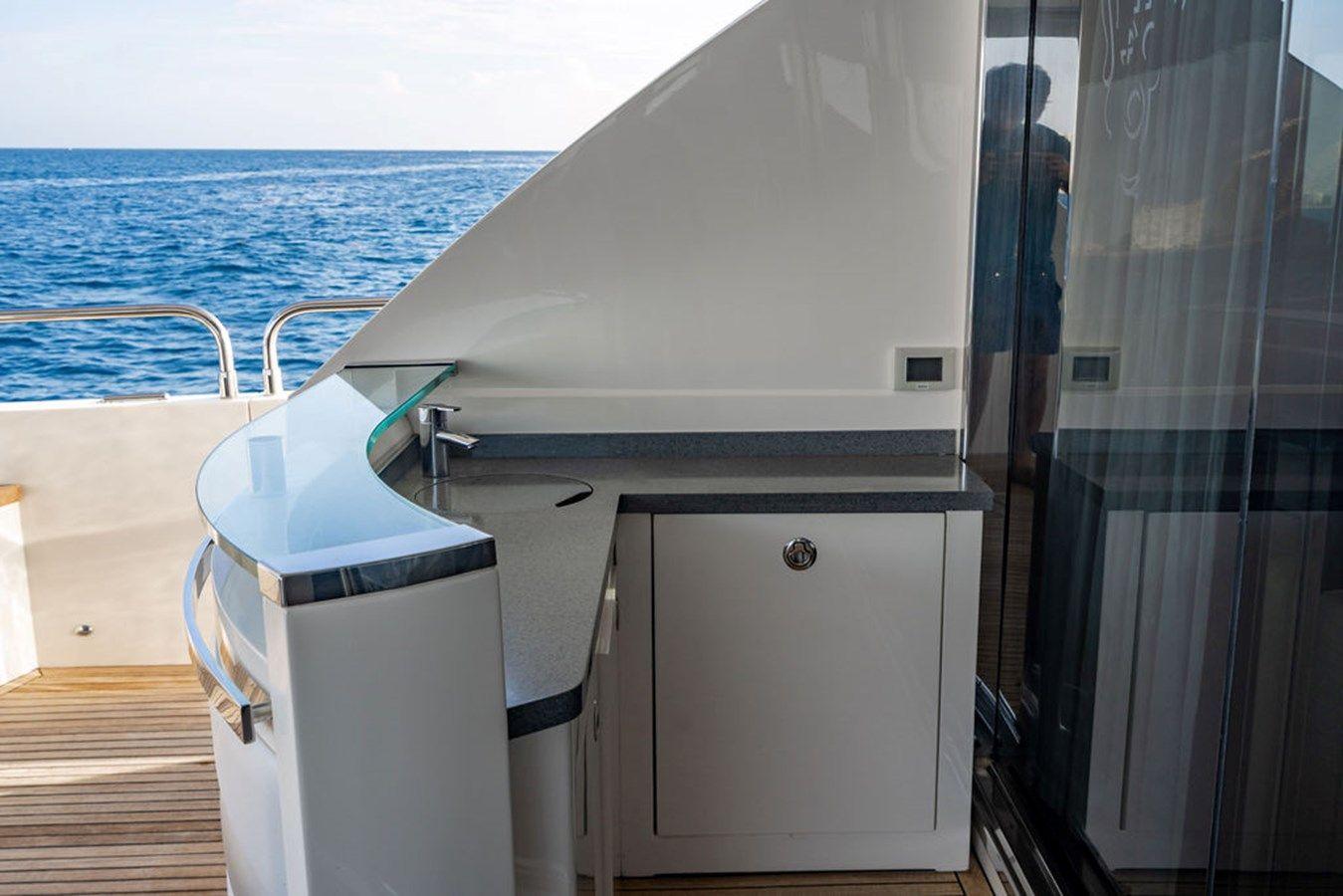 Buy a yacht Oasis 95 Motor Yacht